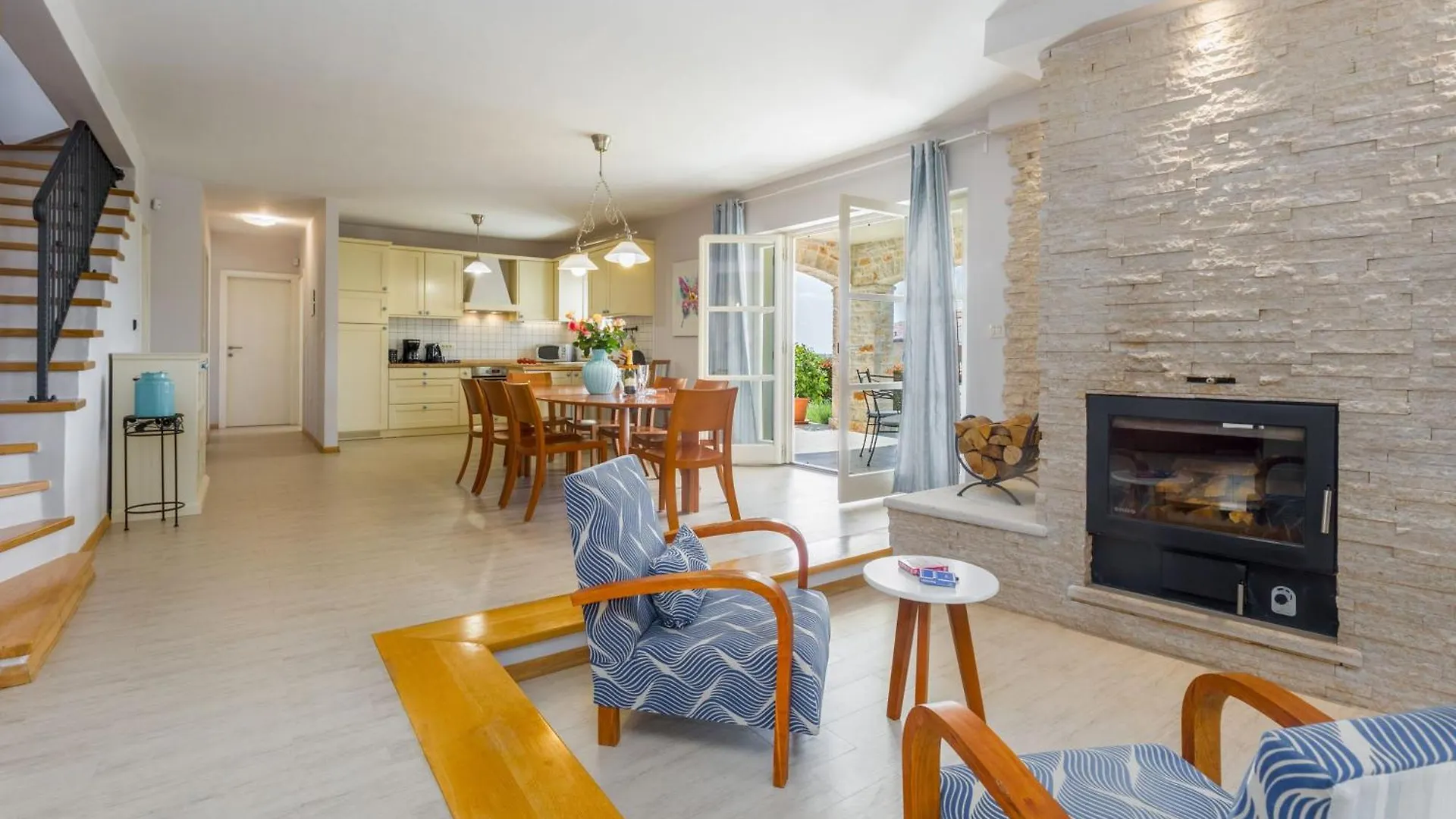 Villa Mit Pool, Garten Und Sommerkueche Medaki