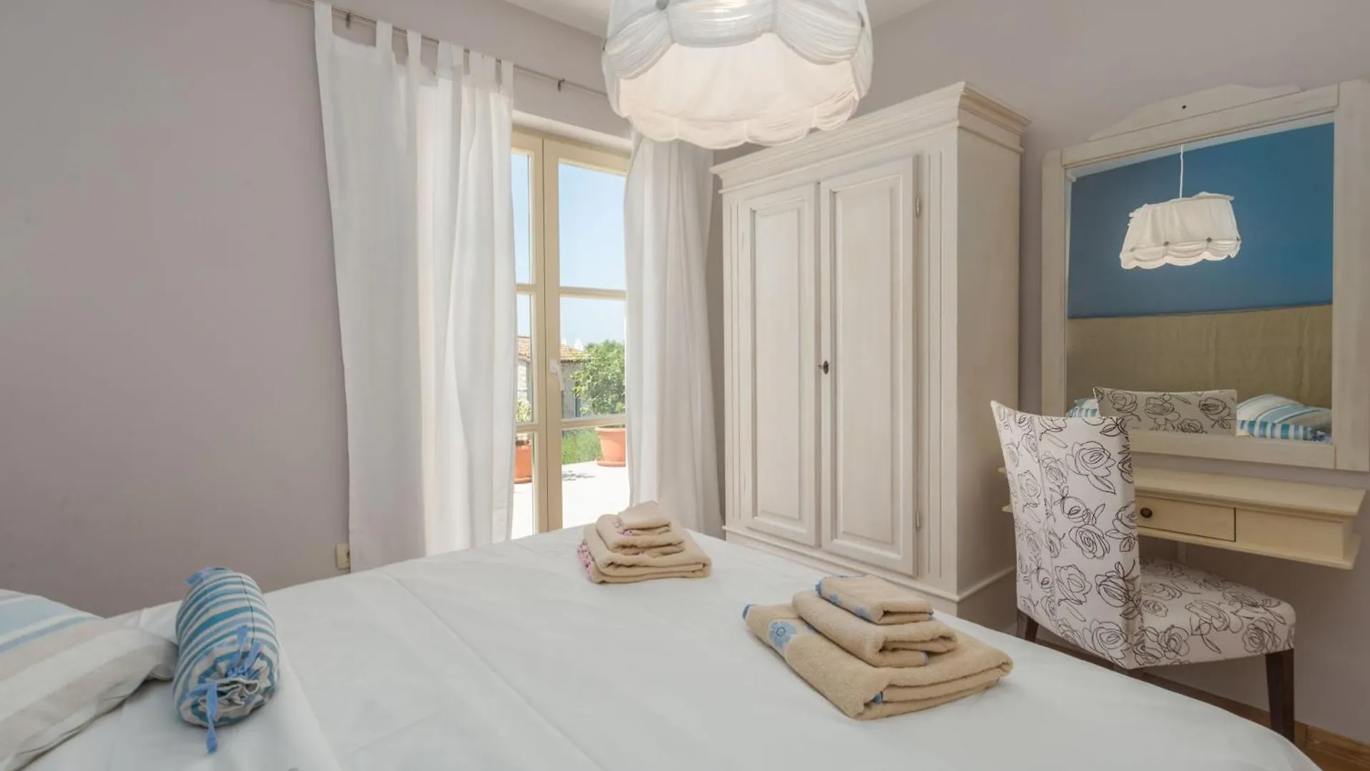 Villa Mit Pool, Garten Und Sommerkueche Medaki Kroatien
