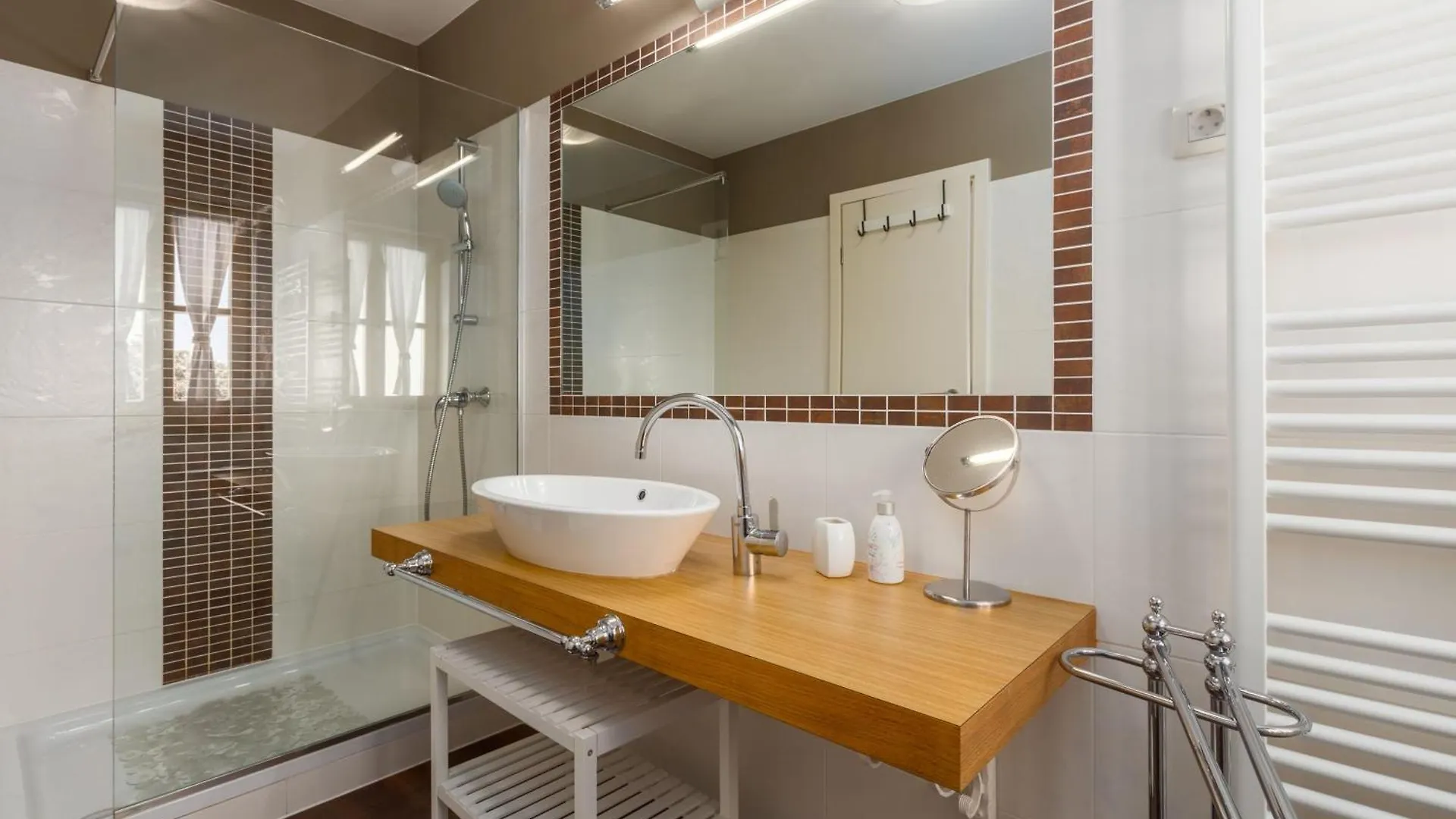 Semesterbostad Villa Mit Pool, Garten Und Sommerkueche Medaki Kroatien