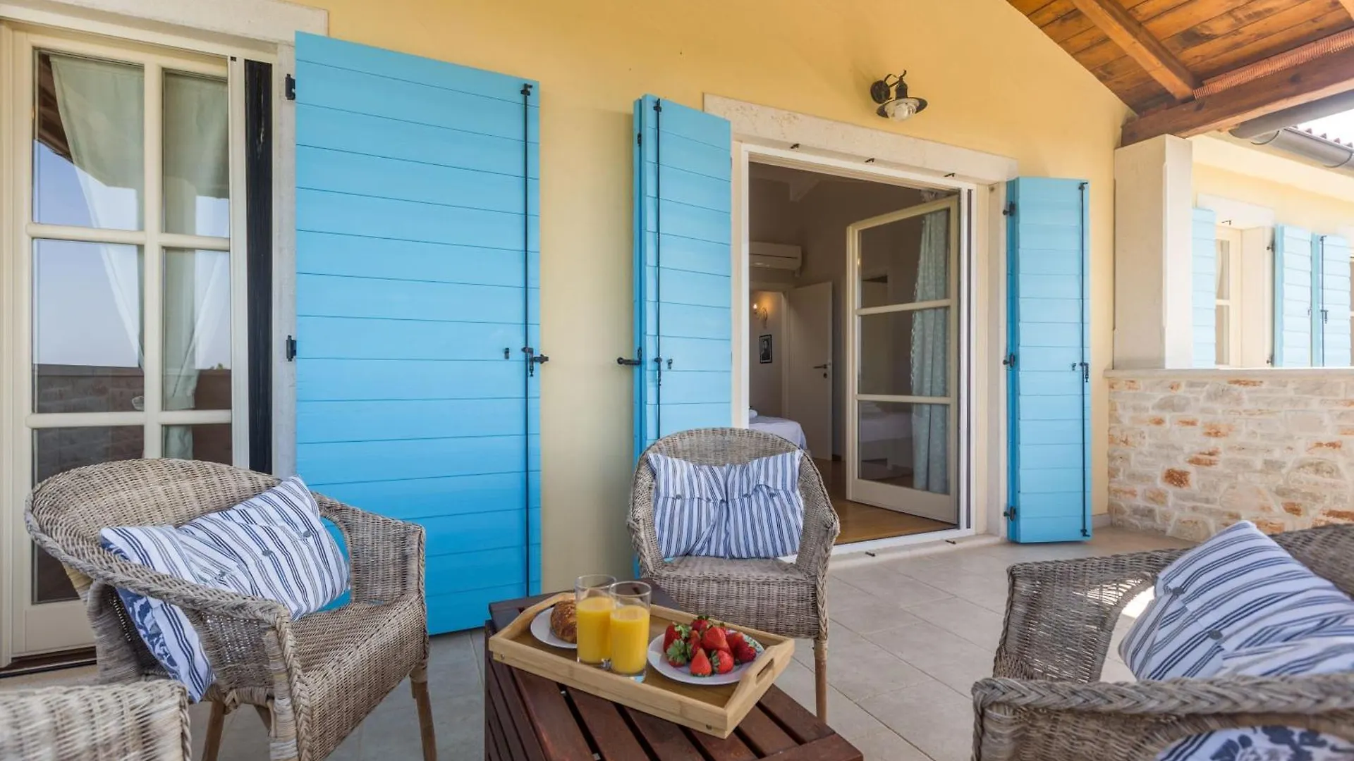 Villa Mit Pool, Garten Und Sommerkueche Medaki