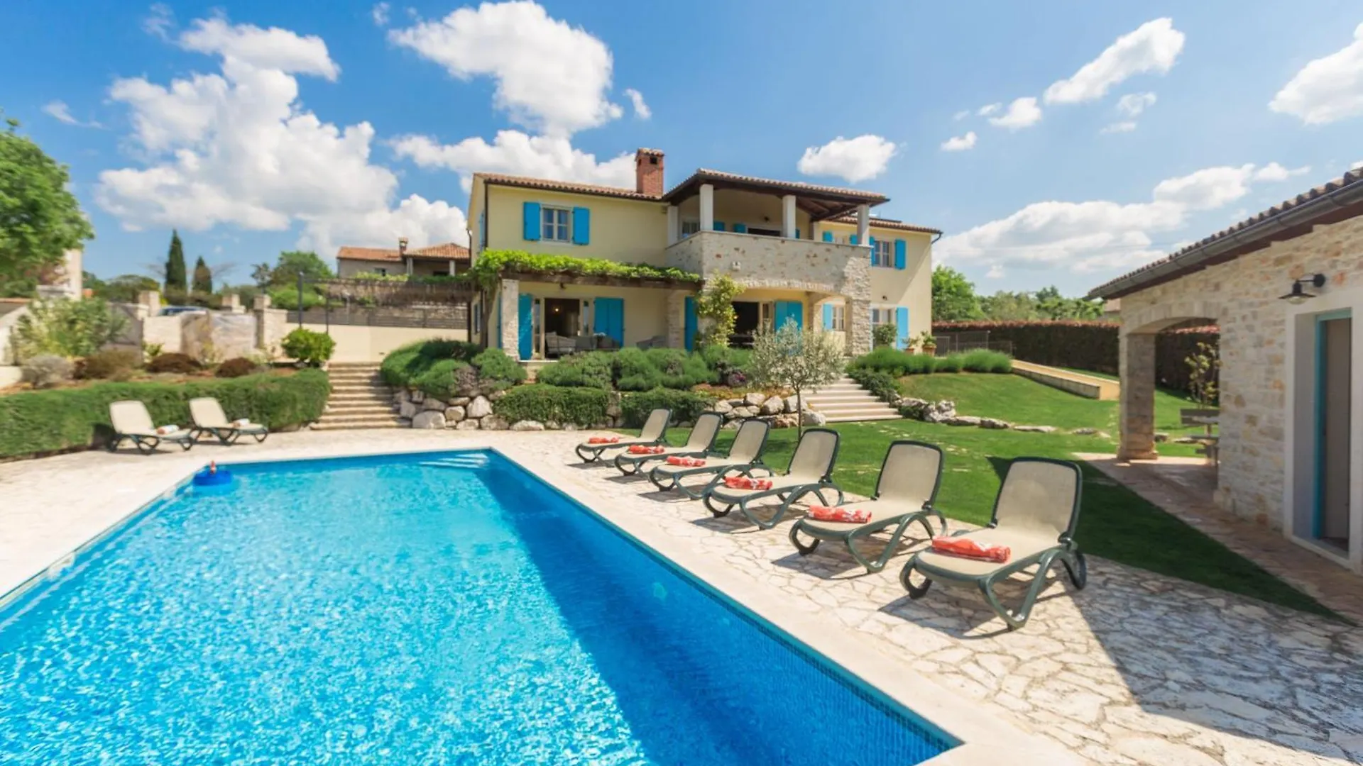 Semesterbostad Villa Mit Pool, Garten Und Sommerkueche Medaki